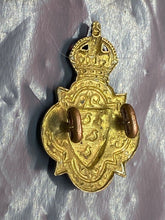 Lade das Bild in den Galerie-Viewer, Original WW1 British Army Sussex Imperial Yeomanry Cap Badge - Circa 1899-1908
