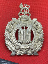 Charger l&#39;image dans la galerie, British Army King&#39;s Own Scottish Borders Queen&#39;s Crown Cap Badge
