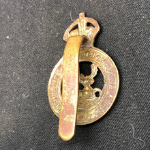 Charger l&#39;image dans la galerie, Original WW2 British Army Cap Badge - Hertfordshire Regiment - The Militaria Shop
