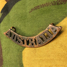 Load image into Gallery viewer, Genuine Australian Army WW1 Brass Shoulder Title - AUSTRALIA - The Militaria Shop
