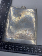 Lade das Bild in den Galerie-Viewer, Original Sheffield Pewter Hip Flask with Hunting Scenes on Both Sides
