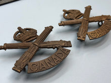 Load image into Gallery viewer, Canadian Army Machine Gun Corps Cap Badge - &quot;JR GAUNT&quot;
