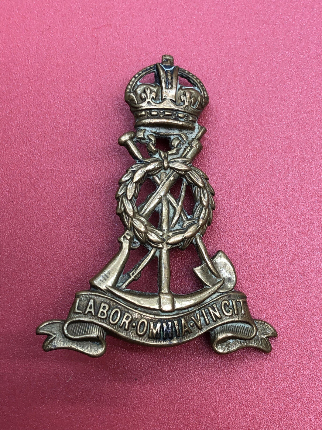 Original WW2 British Army Cap Badge - Labour Corps - Kings Crown