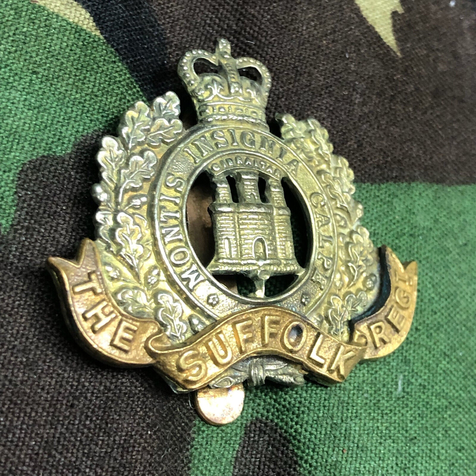 Original British Army The Suffolk Regiment Cap Badge - The Militaria Shop