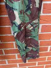 Lade das Bild in den Galerie-Viewer, Original British Army 1968 Pattern Combat Trousers - Size 1 - 30&quot; Waist
