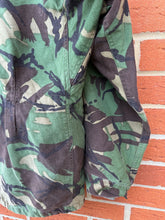 Lade das Bild in den Galerie-Viewer, Original British Army 1968 Pattern Combat Smock Jacket - CAPTAIN - Size 3 - 44&quot;
