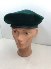 Lade das Bild in den Galerie-Viewer, Original Regiments-Barettmütze der britischen Armee, Royal Marine Commando Navy, Größe 57 cm 
