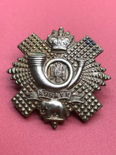 Charger l&#39;image dans la galerie, Genuine British Army Cap Badge - Highland Light Infantry HLI
