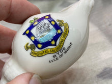 Lade das Bild in den Galerie-Viewer, Original Vintage Crested China Ware Sea Shell - Ryde - Isle of Wight
