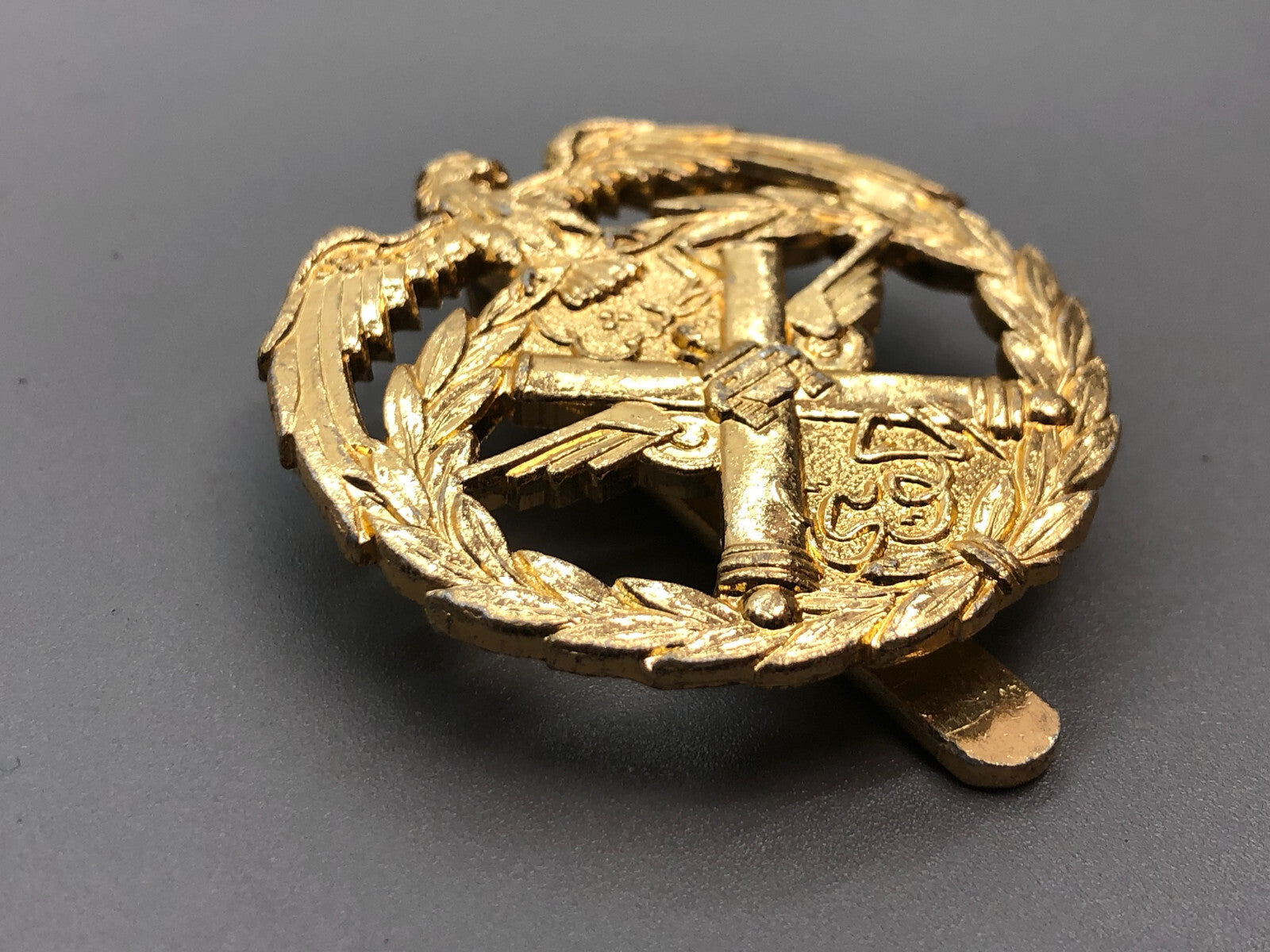 Vintage Kuwait Armed Forces Cap Badge - The Militaria Shop