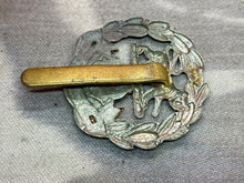 Load image into Gallery viewer, Original British Army WW1 / WW2 The Hamshire Regiment Cap Badge
