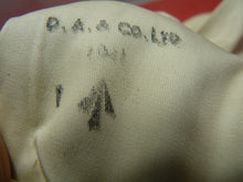 Load image into Gallery viewer, Original WW2 British Army Gunners Winter White Gloves - Dated 1941
