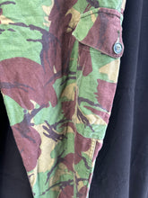 Lade das Bild in den Galerie-Viewer, Original British Army 1968 Pattern Combat DPM Trousers - 38&quot; Waist
