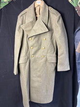 Charger l&#39;image dans la galerie, Original British Army Soldiers Greatcoat 1951 Pattern - 41&quot; Chest
