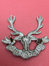 Charger l&#39;image dans la galerie, Original WW2 British Army Kings Crown Cap Badge - Seaforth Highlanders
