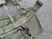 Charger l&#39;image dans la galerie, Original British Army 58 Pattern Webbing Rig Set Up - Belt, Pouches, Roll
