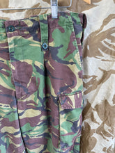 Lade das Bild in den Galerie-Viewer, Genuine British Army DPM Camouflaged Combat Trousers - 34&quot; Waist

