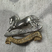 Lade das Bild in den Galerie-Viewer, Original WW2 British Army Cap Badge - 3rd The King&#39;s Own Hussars
