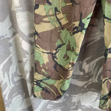 Lade das Bild in den Galerie-Viewer, British Army DPM 1968 Pattern Camouflaged Combat Trousers - Size 3
