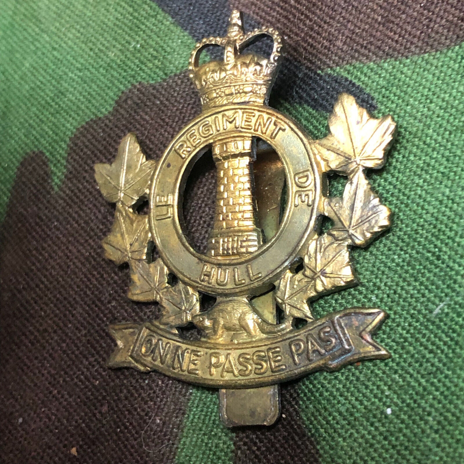 Original Canadian Army Le Régiment de Hull Beret / Cap Badge - The Militaria Shop