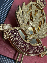 Charger l&#39;image dans la galerie, Genuine Oman Royal Guard Insignia Metal Cap Badge - Sultan of Oman
