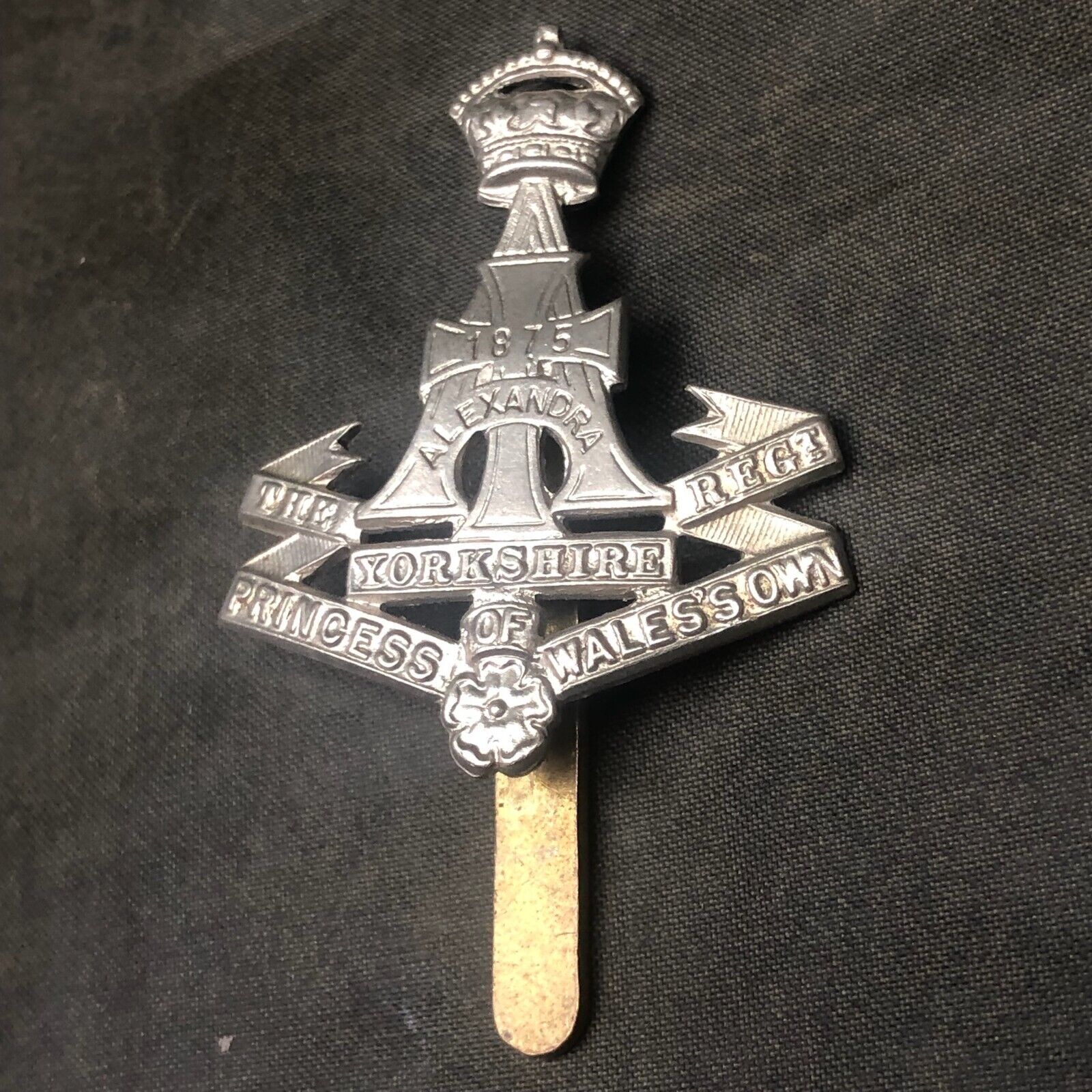 Original WW2 British Army Cap Badge - Yorkshire (Green Howards) Regiment - The Militaria Shop
