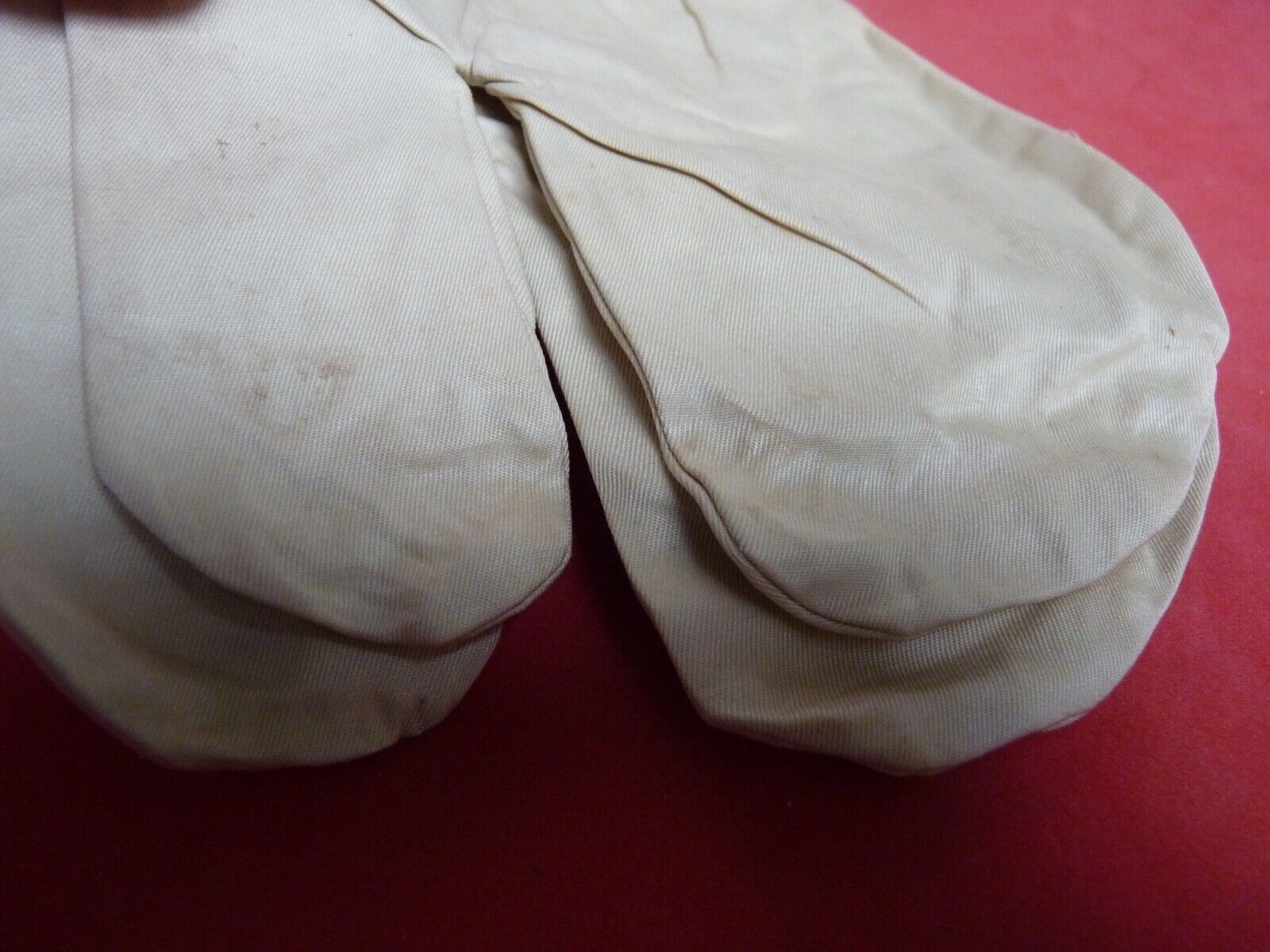 Original WW2 British Army Gunners Winter White Gloves - 1942 - The Militaria Shop