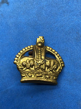 Load image into Gallery viewer, Original WW1 / WW2 British Army Rank Crown - Kings Crown
