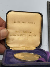 Lade das Bild in den Galerie-Viewer, 1981 Queen Elizabeth II Charles &amp; Diana Royal Wedding Crown - in Box - The Militaria Shop
