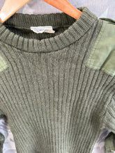 Charger l&#39;image dans la galerie, Genuine British Army Man&#39;s Heavy Jersey Olive Drab Pull Over - Size 2- 32&quot; Chest
