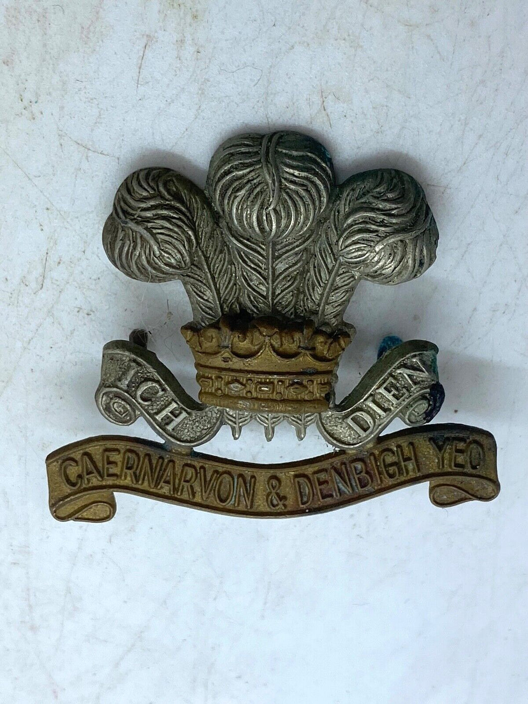 WW1 British Army Caernarvon & Denbighshire Yeomanry Cap Badge