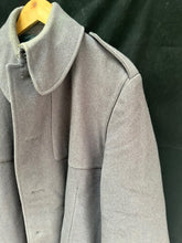 Load image into Gallery viewer, Genuine British Army Surplus Household Guards Greatcoat Overcoat Size 45&quot; Chest - The Militaria Shop
