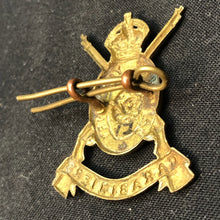 Lade das Bild in den Galerie-Viewer, Original WW2 British Army Cap Badge - Hampshire Yeomanry Carabiniers - The Militaria Shop
