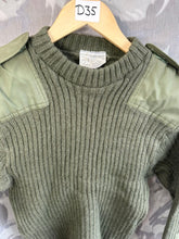 Charger l&#39;image dans la galerie, Genuine British Army Man&#39;s Heavy Jersey Olive Drab Pull Over - Size 3 -32&quot; Chest
