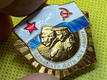 Charger l&#39;image dans la galerie, 1980&#39;s/90&#39;s Era Soviet Naval Mariner&#39;s Award / Badge in Excellent Condition
