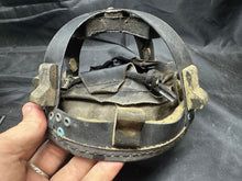 Charger l&#39;image dans la galerie, Original WW2 British Army Mk2 Helmet Liner &amp; Screw Set - Size 7 - 1943 Dated
