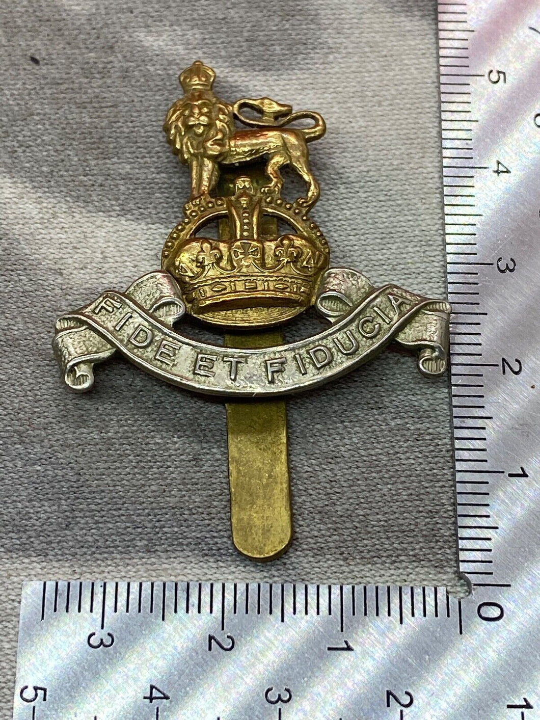 Original British Army WW1 / WW2 Army Pay Corps Cap Badge