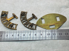 Lade das Bild in den Galerie-Viewer, Pair of Original WW1 British Army London Territorial Brass Shoulder Titles
