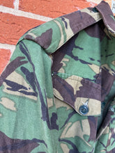 Lade das Bild in den Galerie-Viewer, Original British Army 1968 Pattern Combat Smock Jacket - 34&quot; Chest - Unusual
