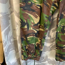 Lade das Bild in den Galerie-Viewer, Geuine British Army DPM Camouflaged Combat Trousers - 75/80/96
