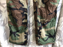 Charger l&#39;image dans la galerie, Genuine US Army Camouflaged Overgarment Protective - XLarge - 48&quot; Waist
