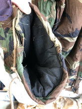 Charger l&#39;image dans la galerie, Genuine US Army Camouflaged Overgarment Protective - XLarge - 48&quot; Waist
