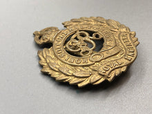 Lade das Bild in den Galerie-Viewer, Original WW2 British Army Royal Engineers Brass Cap Badge
