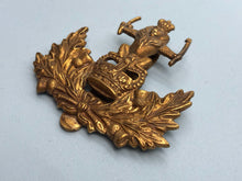 Charger l&#39;image dans la galerie, Original British Army Queens Own Royal Glasgow Yeomanry Regiment Cap Badge
