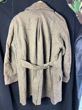 Load image into Gallery viewer, Original WW2 British Army Soldiers Greatcoat 1940 Pattern - 43&quot; Chest
