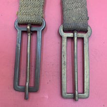 Charger l&#39;image dans la galerie, Original WW2 British Army 37 Pattern Webbing Brace Adaptors Pair
