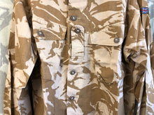 Lade das Bild in den Galerie-Viewer, Genuine British Army Desert DPM Camouflafed Tropical Jacket - Size 42&quot; Chest
