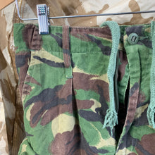 Lade das Bild in den Galerie-Viewer, Original British Army Jungle DPM Camouflaged Combat Trousers - 75/76/92
