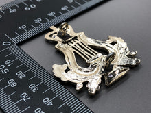 Load image into Gallery viewer, Genuine British Army Musicians / Bandsmans Cap Badge
