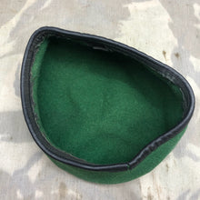 Lade das Bild in den Galerie-Viewer, Genuine British Army Beret - Intelligence Corps - Size 54 - The Militaria Shop
